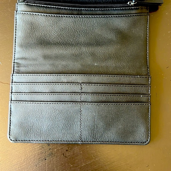 Simply Vera VeraWang, small leather boxed envelope wallet - Picture 6 of 7